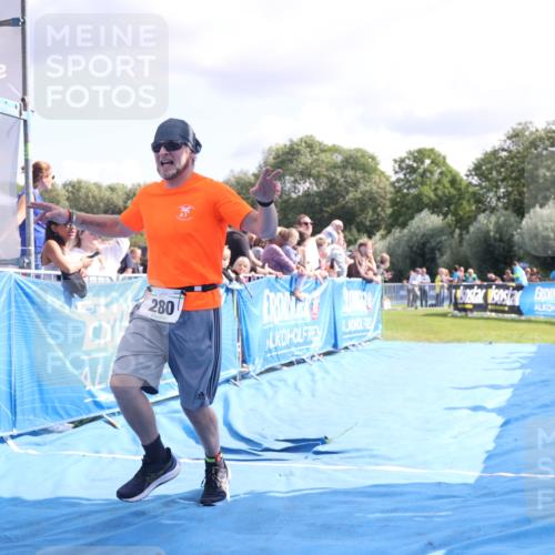25.08.2024 - Elbe Triathlon Hamburg H.Heesch http://msf.ph/oto/6884849 25.08.2024 11:30:08 Ziel 280 meine-sportfotos.de