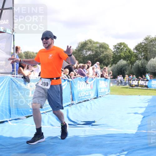 25.08.2024 - Elbe Triathlon Hamburg H.Heesch http://msf.ph/oto/6884851 25.08.2024 11:30:08 Ziel 280 meine-sportfotos.de