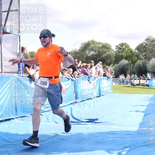 25.08.2024 - Elbe Triathlon Hamburg H.Heesch http://msf.ph/oto/6884853 25.08.2024 11:30:08 Ziel 280 meine-sportfotos.de