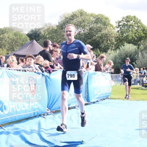 25.08.2024 - Elbe Triathlon Hamburg H.Heesch http://msf.ph/oto/6884869 25.08.2024 11:30:16 Ziel 526, 798 meine-sportfotos.de