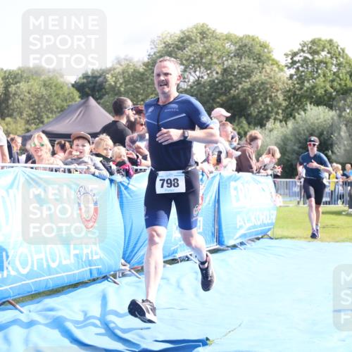 25.08.2024 - Elbe Triathlon Hamburg H.Heesch http://msf.ph/oto/6884871 25.08.2024 11:30:16 Ziel 526, 798 meine-sportfotos.de