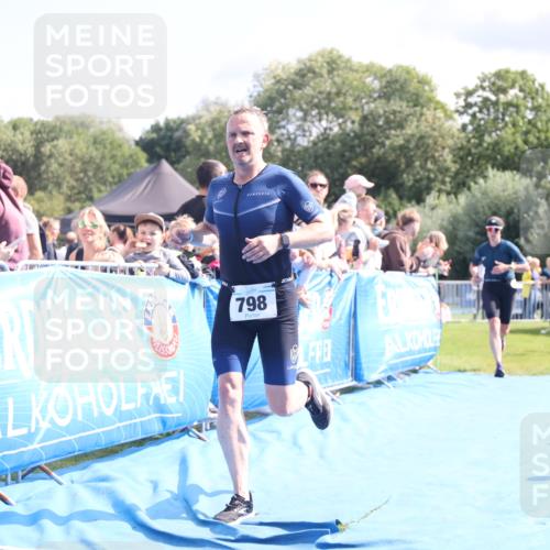 25.08.2024 - Elbe Triathlon Hamburg H.Heesch http://msf.ph/oto/6884875 25.08.2024 11:30:16 Ziel 526, 798 meine-sportfotos.de