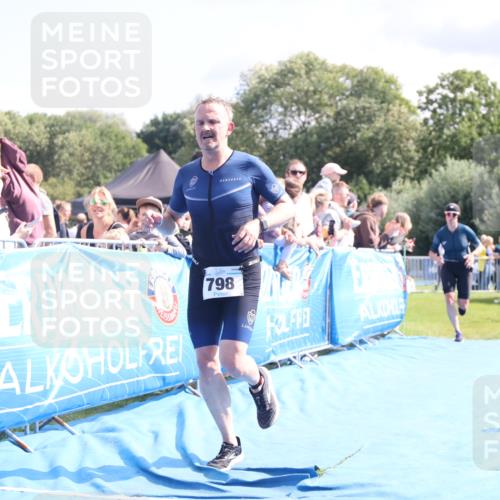 25.08.2024 - Elbe Triathlon Hamburg H.Heesch http://msf.ph/oto/6884877 25.08.2024 11:30:16 Ziel 526, 798 meine-sportfotos.de