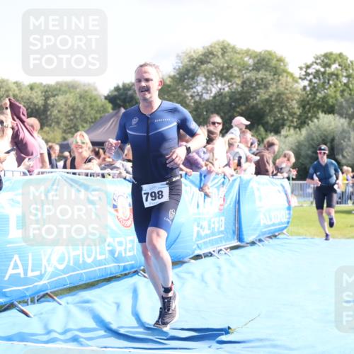 25.08.2024 - Elbe Triathlon Hamburg H.Heesch http://msf.ph/oto/6884879 25.08.2024 11:30:16 Ziel 526, 798 meine-sportfotos.de