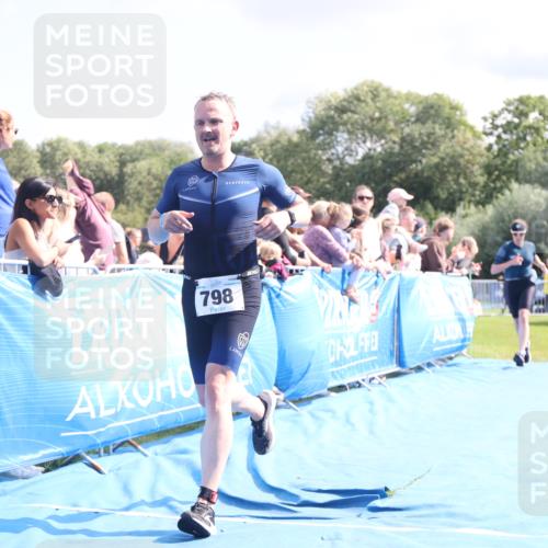 25.08.2024 - Elbe Triathlon Hamburg H.Heesch http://msf.ph/oto/6884885 25.08.2024 11:30:16 Ziel 526, 798 meine-sportfotos.de