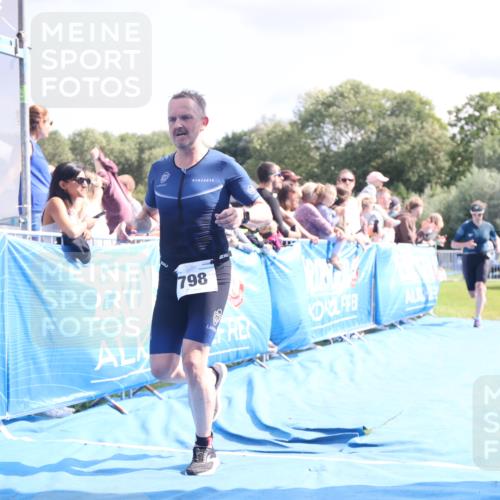 25.08.2024 - Elbe Triathlon Hamburg H.Heesch http://msf.ph/oto/6884889 25.08.2024 11:30:16 Ziel 526, 798 meine-sportfotos.de