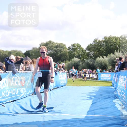 25.08.2024 - Elbe Triathlon Hamburg H.Heesch http://msf.ph/oto/6884905 25.08.2024 11:22:54 Ziel 383, 385, 554, 617 meine-sportfotos.de