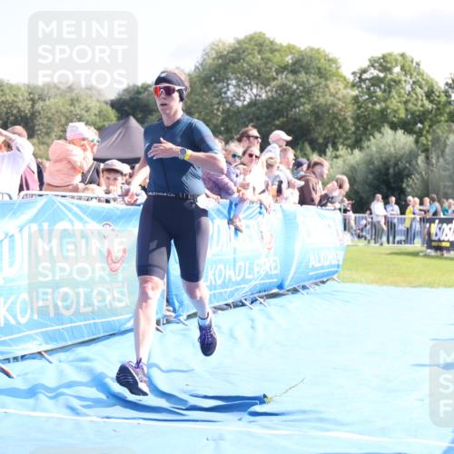 25.08.2024 - Elbe Triathlon Hamburg H.Heesch http://msf.ph/oto/6884910 25.08.2024 11:30:19 Ziel 526, 798 meine-sportfotos.de