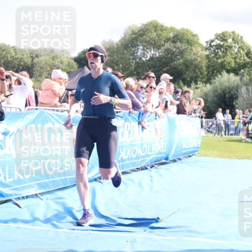 25.08.2024 - Elbe Triathlon Hamburg H.Heesch http://msf.ph/oto/6884913 25.08.2024 11:30:19 Ziel 526, 798 meine-sportfotos.de