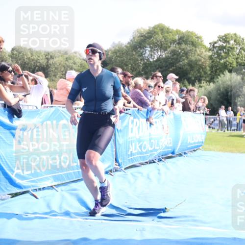 25.08.2024 - Elbe Triathlon Hamburg H.Heesch http://msf.ph/oto/6884917 25.08.2024 11:30:19 Ziel 526, 798 meine-sportfotos.de