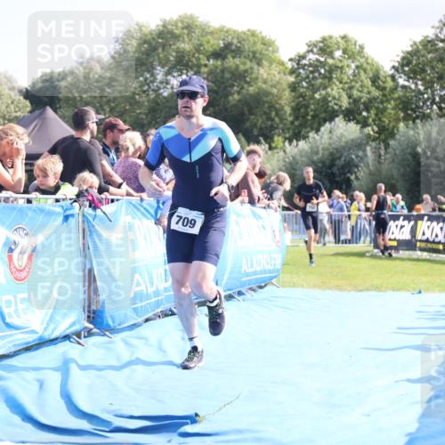 25.08.2024 - Elbe Triathlon Hamburg H.Heesch http://msf.ph/oto/6884973 25.08.2024 11:30:39 Ziel 709, 758 meine-sportfotos.de