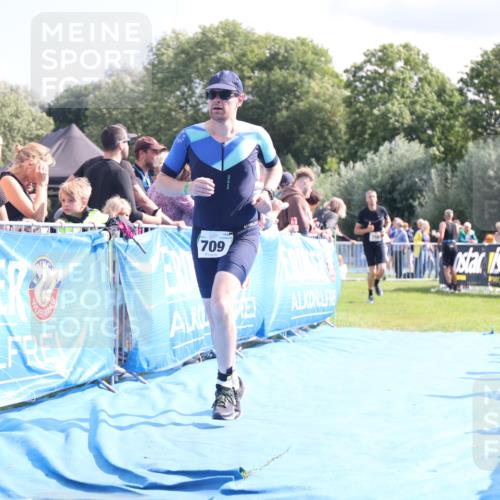 25.08.2024 - Elbe Triathlon Hamburg H.Heesch http://msf.ph/oto/6884978 25.08.2024 11:30:40 Ziel 709, 758 meine-sportfotos.de