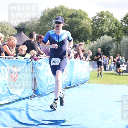 25.08.2024 - Elbe Triathlon Hamburg H.Heesch http://msf.ph/oto/6884980 25.08.2024 11:30:40 Ziel 709, 758 meine-sportfotos.de