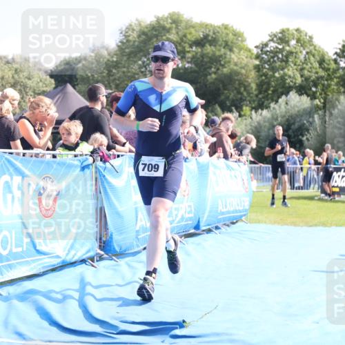 25.08.2024 - Elbe Triathlon Hamburg H.Heesch http://msf.ph/oto/6884982 25.08.2024 11:30:40 Ziel 709, 758 meine-sportfotos.de