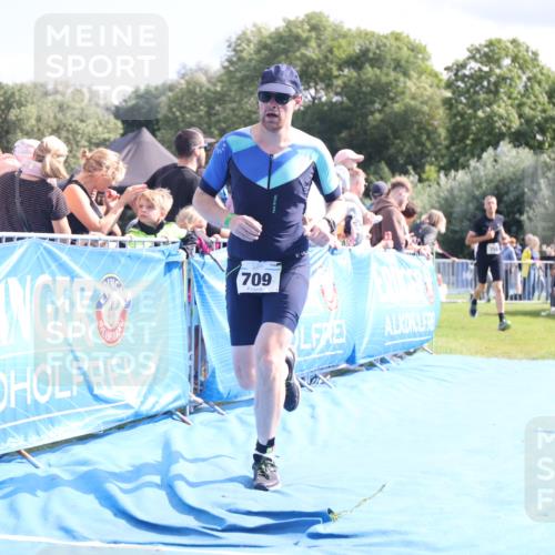 25.08.2024 - Elbe Triathlon Hamburg H.Heesch http://msf.ph/oto/6884986 25.08.2024 11:30:40 Ziel 709, 758 meine-sportfotos.de