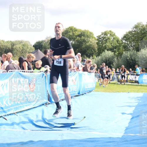 25.08.2024 - Elbe Triathlon Hamburg H.Heesch http://msf.ph/oto/6884988 25.08.2024 11:30:44 Ziel 709, 758, 796 meine-sportfotos.de