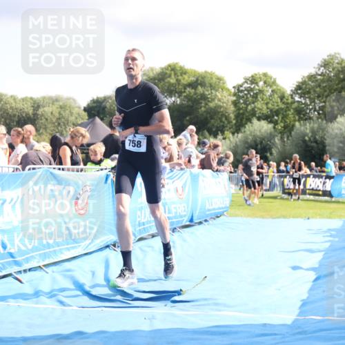 25.08.2024 - Elbe Triathlon Hamburg H.Heesch http://msf.ph/oto/6884990 25.08.2024 11:30:44 Ziel 709, 758, 796 meine-sportfotos.de