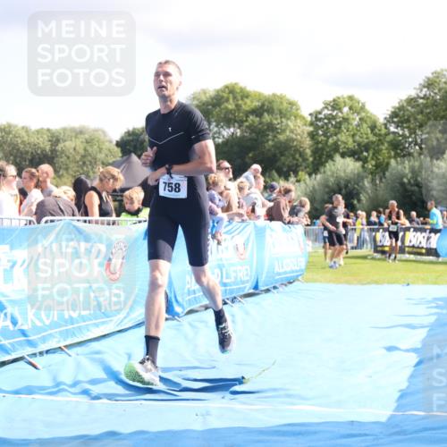 25.08.2024 - Elbe Triathlon Hamburg H.Heesch http://msf.ph/oto/6884992 25.08.2024 11:30:45 Ziel 709, 758, 796 meine-sportfotos.de