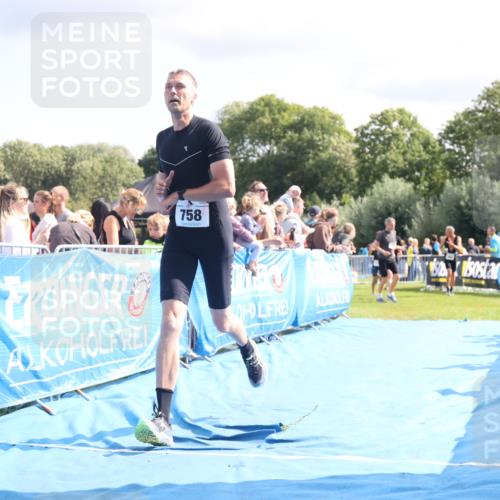 25.08.2024 - Elbe Triathlon Hamburg H.Heesch http://msf.ph/oto/6884994 25.08.2024 11:30:45 Ziel 709, 758, 796 meine-sportfotos.de