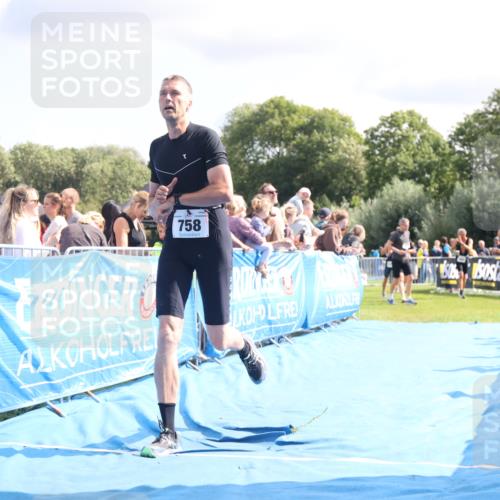 25.08.2024 - Elbe Triathlon Hamburg H.Heesch http://msf.ph/oto/6884996 25.08.2024 11:30:45 Ziel 709, 758, 796 meine-sportfotos.de
