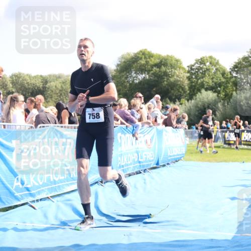 25.08.2024 - Elbe Triathlon Hamburg H.Heesch http://msf.ph/oto/6884998 25.08.2024 11:30:45 Ziel 709, 758, 796 meine-sportfotos.de