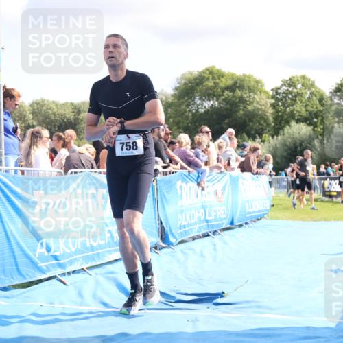 25.08.2024 - Elbe Triathlon Hamburg H.Heesch http://msf.ph/oto/6885002 25.08.2024 11:30:45 Ziel 709, 758, 796 meine-sportfotos.de