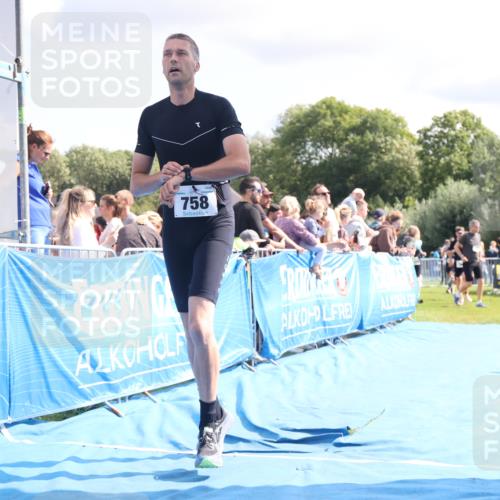 25.08.2024 - Elbe Triathlon Hamburg H.Heesch http://msf.ph/oto/6885004 25.08.2024 11:30:45 Ziel 709, 758, 796 meine-sportfotos.de