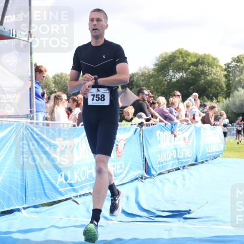 25.08.2024 - Elbe Triathlon Hamburg H.Heesch http://msf.ph/oto/6885009 25.08.2024 11:30:45 Ziel 709, 758, 796 meine-sportfotos.de