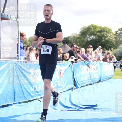 25.08.2024 - Elbe Triathlon Hamburg H.Heesch http://msf.ph/oto/6885011 25.08.2024 11:30:45 Ziel 709, 758, 796 meine-sportfotos.de