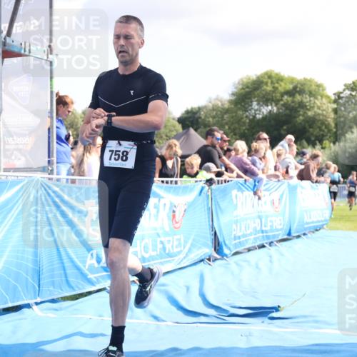 25.08.2024 - Elbe Triathlon Hamburg H.Heesch http://msf.ph/oto/6885013 25.08.2024 11:30:45 Ziel 709, 758, 796 meine-sportfotos.de