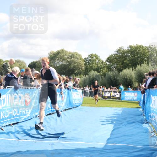 25.08.2024 - Elbe Triathlon Hamburg H.Heesch http://msf.ph/oto/6885126 25.08.2024 11:23:31 Ziel 576, 641 meine-sportfotos.de
