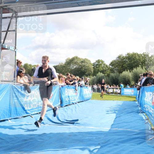 25.08.2024 - Elbe Triathlon Hamburg H.Heesch http://msf.ph/oto/6885137 25.08.2024 11:23:31 Ziel 576, 641 meine-sportfotos.de