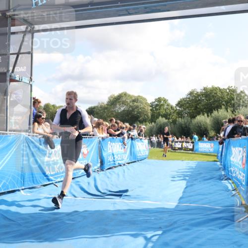 25.08.2024 - Elbe Triathlon Hamburg H.Heesch http://msf.ph/oto/6885139 25.08.2024 11:23:31 Ziel 576, 641 meine-sportfotos.de