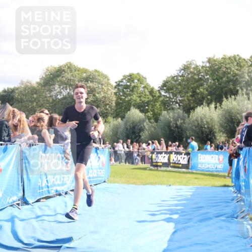 25.08.2024 - Elbe Triathlon Hamburg H.Heesch http://msf.ph/oto/6885144 25.08.2024 11:23:34 Ziel 576, 641 meine-sportfotos.de