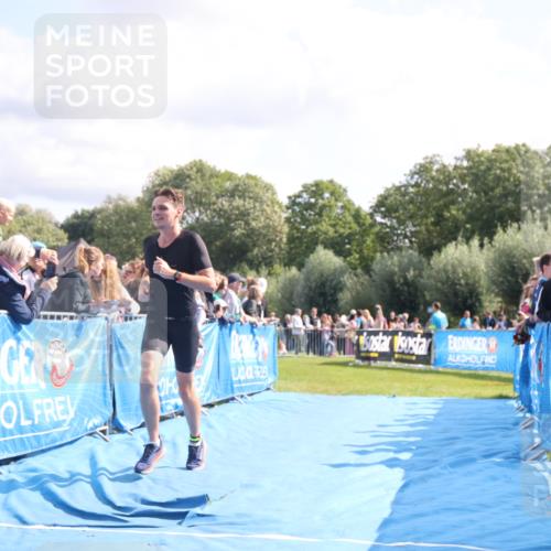 25.08.2024 - Elbe Triathlon Hamburg H.Heesch http://msf.ph/oto/6885153 25.08.2024 11:23:34 Ziel 576, 641 meine-sportfotos.de