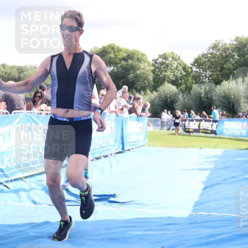 25.08.2024 - Elbe Triathlon Hamburg H.Heesch http://msf.ph/oto/6885156 25.08.2024 11:31:01 Ziel 630, 719, 753, 1433, 1435 meine-sportfotos.de