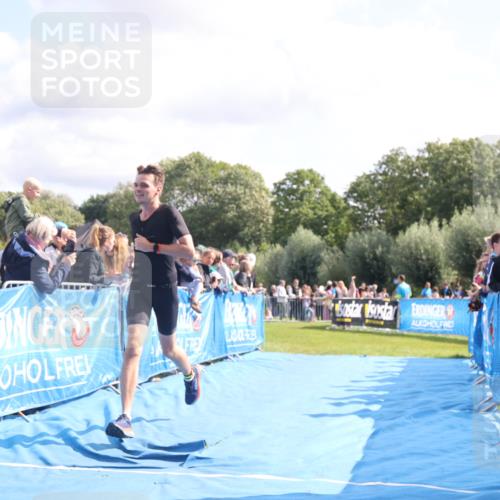 25.08.2024 - Elbe Triathlon Hamburg H.Heesch http://msf.ph/oto/6885157 25.08.2024 11:23:34 Ziel 576, 641 meine-sportfotos.de