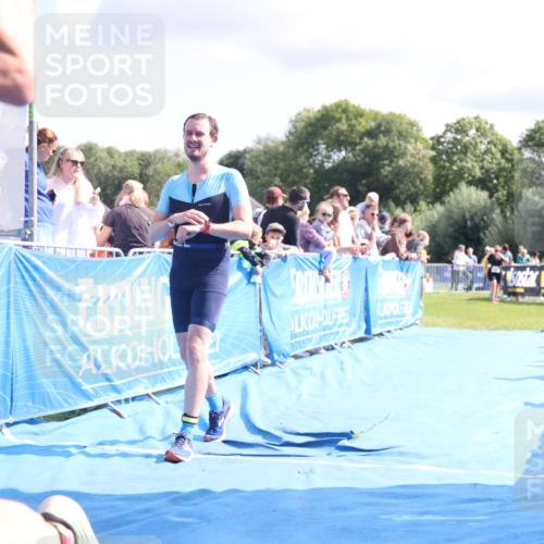 25.08.2024 - Elbe Triathlon Hamburg H.Heesch http://msf.ph/oto/6885164 25.08.2024 11:31:01 Ziel 630, 719, 753, 1433, 1435 meine-sportfotos.de