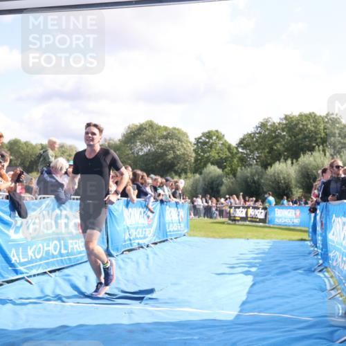 25.08.2024 - Elbe Triathlon Hamburg H.Heesch http://msf.ph/oto/6885165 25.08.2024 11:23:34 Ziel 576, 641 meine-sportfotos.de