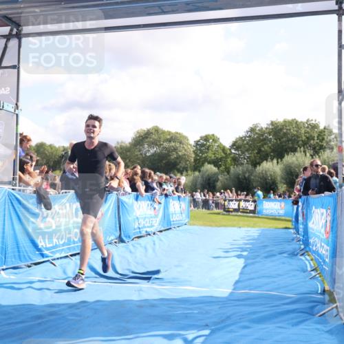 25.08.2024 - Elbe Triathlon Hamburg H.Heesch http://msf.ph/oto/6885169 25.08.2024 11:23:34 Ziel 576, 641 meine-sportfotos.de