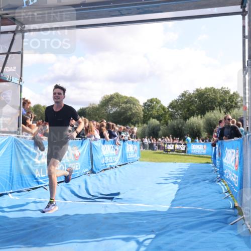 25.08.2024 - Elbe Triathlon Hamburg H.Heesch http://msf.ph/oto/6885173 25.08.2024 11:23:34 Ziel 576, 641 meine-sportfotos.de