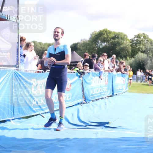 25.08.2024 - Elbe Triathlon Hamburg H.Heesch http://msf.ph/oto/6885174 25.08.2024 11:31:02 Ziel 630, 719, 1433, 1435 meine-sportfotos.de