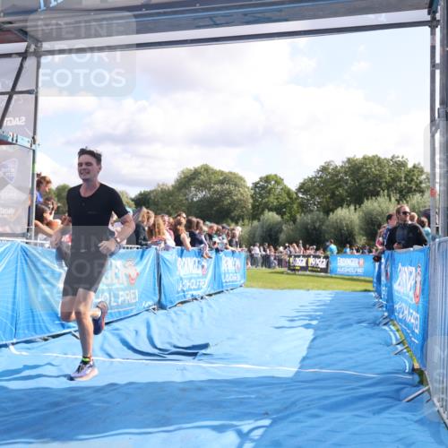 25.08.2024 - Elbe Triathlon Hamburg H.Heesch http://msf.ph/oto/6885175 25.08.2024 11:23:34 Ziel 576, 641 meine-sportfotos.de