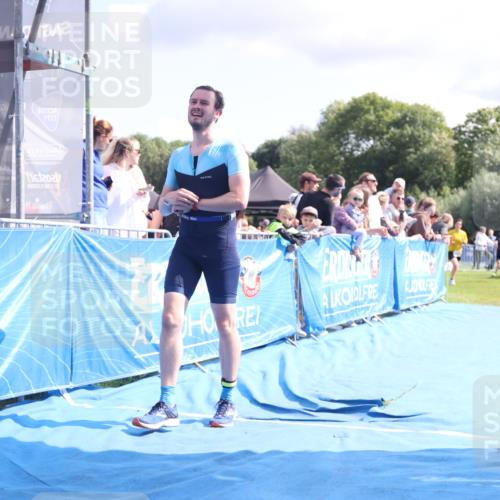 25.08.2024 - Elbe Triathlon Hamburg H.Heesch http://msf.ph/oto/6885178 25.08.2024 11:31:02 Ziel 630, 719, 1433, 1435 meine-sportfotos.de