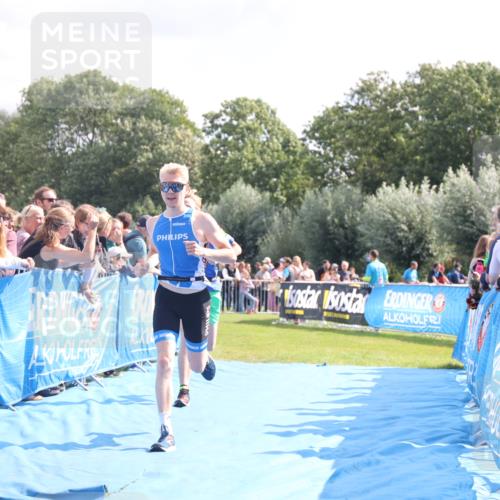25.08.2024 - Elbe Triathlon Hamburg H.Heesch http://msf.ph/oto/6885181 25.08.2024 11:23:48 Ziel 560, 612 meine-sportfotos.de