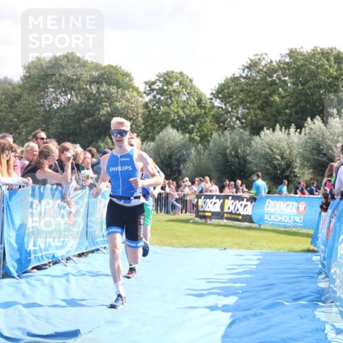 25.08.2024 - Elbe Triathlon Hamburg H.Heesch http://msf.ph/oto/6885183 25.08.2024 11:23:48 Ziel 560, 612 meine-sportfotos.de