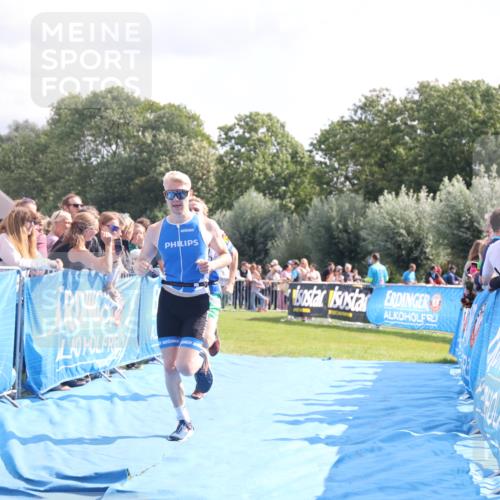 25.08.2024 - Elbe Triathlon Hamburg H.Heesch http://msf.ph/oto/6885185 25.08.2024 11:23:48 Ziel 560, 612 meine-sportfotos.de