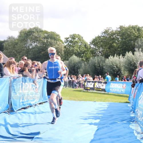 25.08.2024 - Elbe Triathlon Hamburg H.Heesch http://msf.ph/oto/6885187 25.08.2024 11:23:48 Ziel 560, 612 meine-sportfotos.de