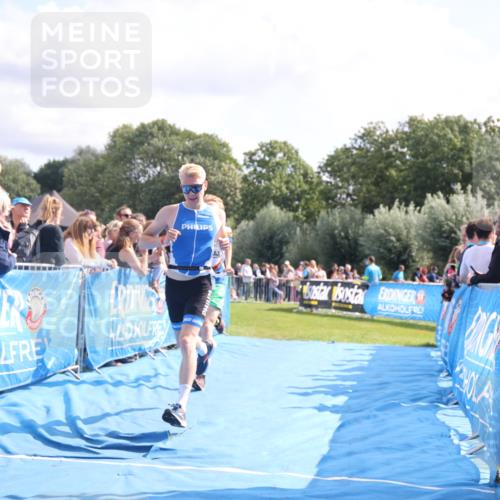 25.08.2024 - Elbe Triathlon Hamburg H.Heesch http://msf.ph/oto/6885193 25.08.2024 11:23:48 Ziel 560, 612 meine-sportfotos.de