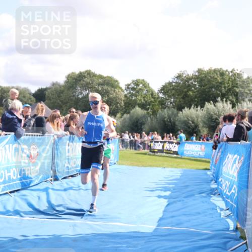 25.08.2024 - Elbe Triathlon Hamburg H.Heesch http://msf.ph/oto/6885197 25.08.2024 11:23:48 Ziel 560, 612 meine-sportfotos.de